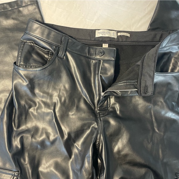 Abercrombie and Fitch Curve Love Vegan Leather Cargo 90s Relaxed Pants Size 14 - Picture 5 of 5